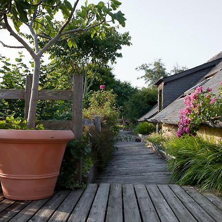 Отель La Maison Des Lamour Plelo Экстерьер фото